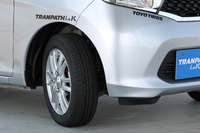 軽乗用車用のプレミアムタイヤ「トランパスLuK」。2014年3月14日に発売される。
    