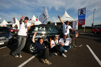 ロシアのミニのクラブ、「PEOPLE」の面々。一番遠くから参加したメンバーは、4泊の後、会場に着いたという。