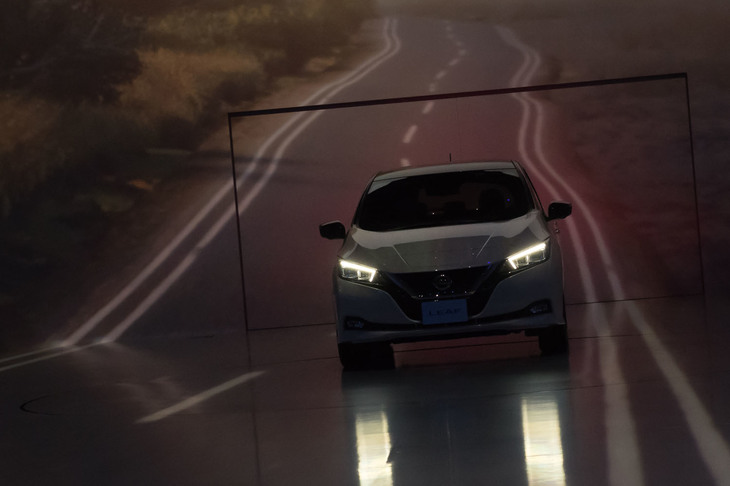 新型「リーフ」に搭載される「e-Pedal」は、アクセルペダルのオン／オフのみで、加減速から停止までを行える。