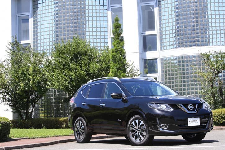 「日産エクストレイル モード・プレミア“AUTECH 30th Anniversary”」