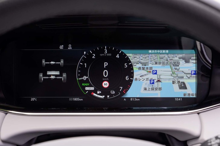 「ハイブリッド」モード時のメーター表示。タコメーターの外周部分にパワーメーターが重ねられており、電気のアイコン（1500rpm付近）のところを超えてアクセルを踏み込むとエンジンが始動することが視覚的に分かるようになっている。