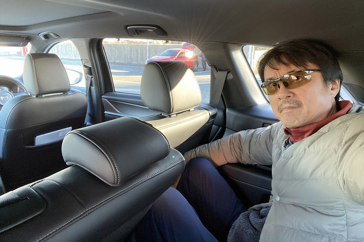 自分には3列目シートは必要ないが、大家族ユーザーなら2人掛けとなる3列目シートの使い勝手と居住性は気になるはず。ご覧のように大人が乗れる空間がしっかりと確保されているので、ビッグダディーだけでなく3世代家族もご安心を。