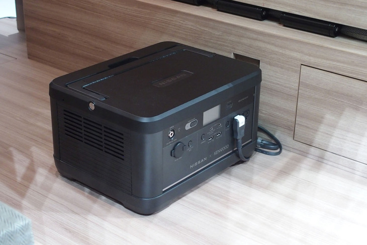 キャラバンMYROOMローンチエディション（ディーラーオプションの「ポータブルバッテリーfrom LEAF」）