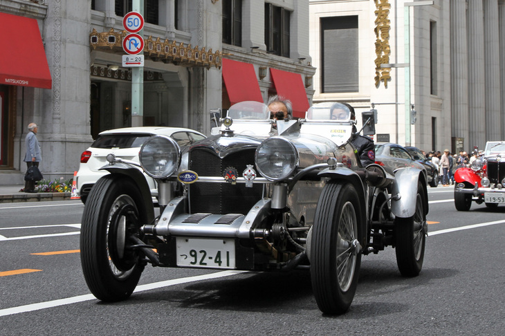 アルミ地肌むき出しの特製ボディーを持つ1938年「ライレー12/4 スペシャル」。1.5リッター直4 OHVエンジンを搭載。