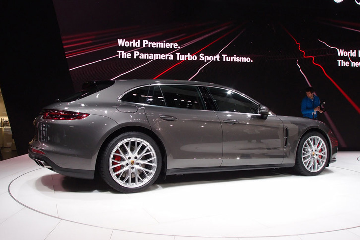 ポルシェ・パナメーラ スポーツツーリスモ