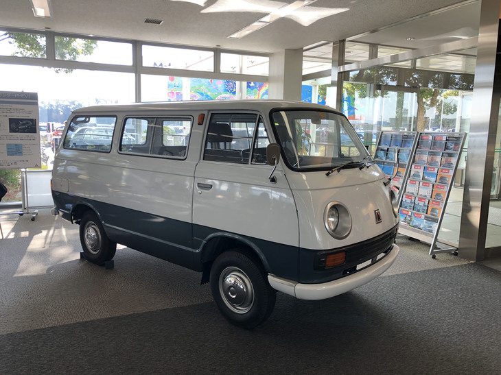 岡崎地区に展示されていた「三菱デリカコーチ」（1969年）。デリカシリーズは誕生50周年を迎えた。