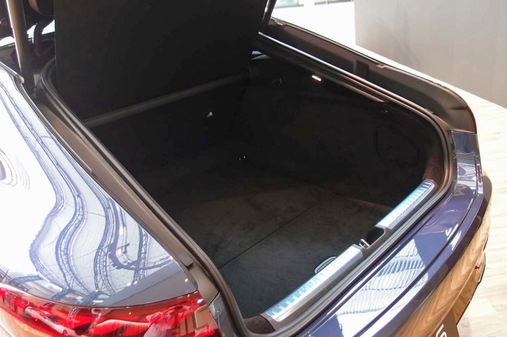 メルセデス・ベンツEQS450＋（ラゲッジスペース）