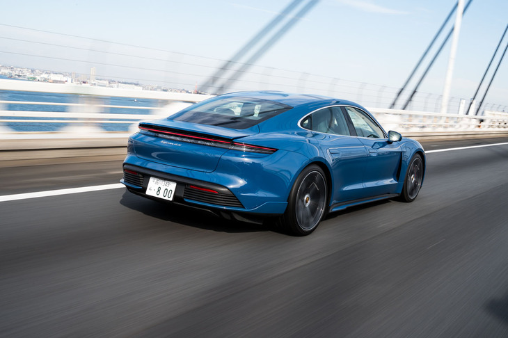 2024年2月にマイナーチェンジが行われた「タイカン」。改良後のモデルでは、「4S」には大容量の「パフォーマンスバッテリープラス」が標準装備となる。