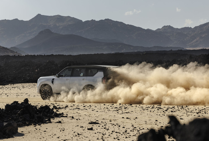 悪路走行をサポートする機能が「ランドクルーザー」に比べて控えめなのも、新しい「パトロール」の特徴といえる。日産によれば、システムに過度に頼らないクロカンユーザーのニーズに合わせてのことだそう。