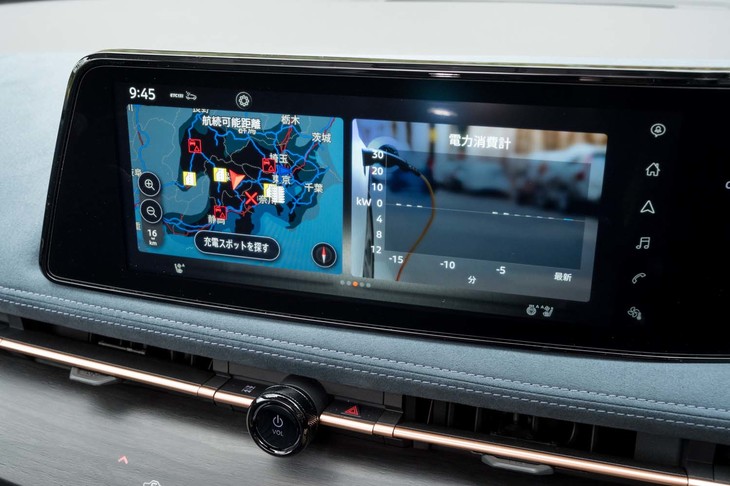 センタースクリーンも12.3インチ。写真は現在のバッテリー残量でどこまで走れるかを表示したところ（左）。マップに重ねられるので分かりやすい。