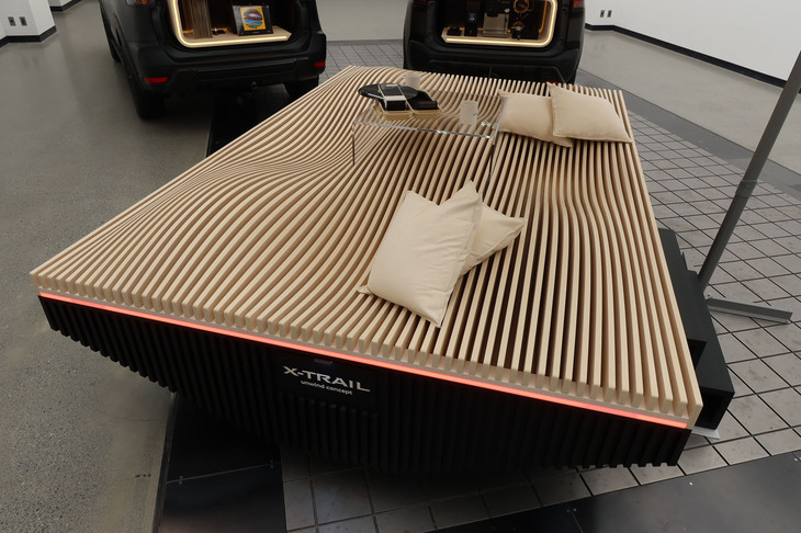 「エクストレイル アンワインドコンセプト」がけん引するトレーラー型テラス。