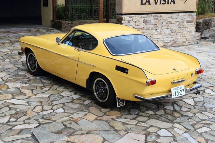 「P1800」の生産は、当初はボディーパネルの製造がプレストスチール、車両組み立てがジェンセンと、ともにイギリスで行われていたが、後にすべてスウェーデンに移管された。