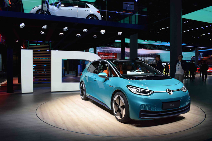 「ID.」は電気自動車に特化したフォルクスワーゲンのサブブランド。「ID.3」は同ブランド初の製品として、また「MEB」を採用した最初のモデルとして、2019年のフランクフルトショーで世界初公開された。