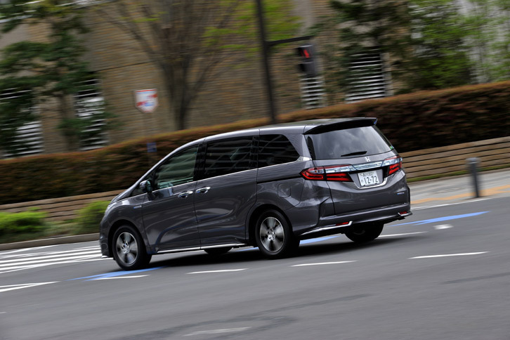 「SPORT HYBRID i-MMD」は、状況に応じて「EVドライブモード」「ハイブリッドドライブモード」「エンジンドライブモード」の3つのモードを使い分ける。