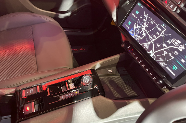 アルファ・ロメオ・ジュニア（センターコンソール）