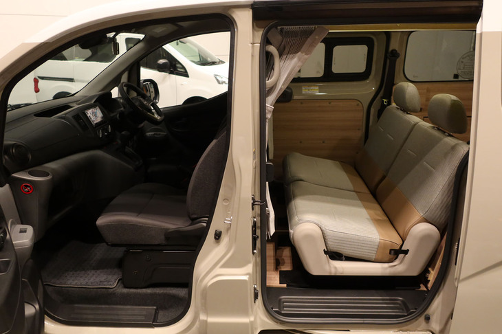 日産NV200バネットMYROOM（インテリア＜前後で色調の異なる車内＞）