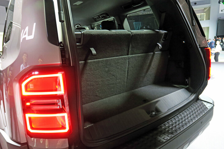 トヨタ・ランドクルーザー“250”（ラゲッジスペース）