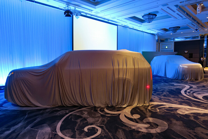 アンベールを待つ新型「ランドローバー・レンジローバー」。