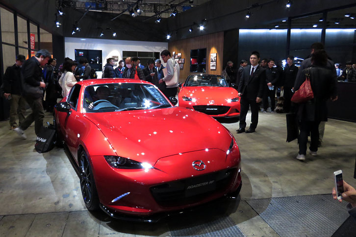 東京オートサロン2017における、マツダのブースの様子。