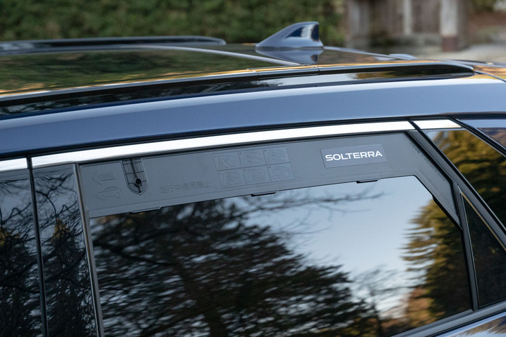 ケーブルを使って車内のコンセントから電気を取り出す際、雨や虫などの侵入を防ぐためのアタッチメントも用意されている。