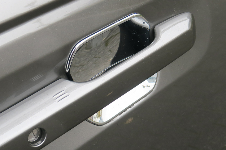 ホンダ・ステップワゴンe：HEVスパーダ ホンダアクセス用品装着車（ドアハンドルプロテクションカバー）