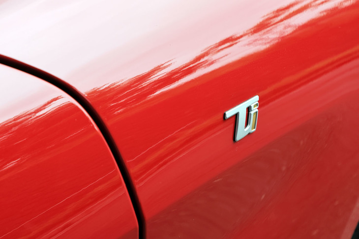 「Ti」は初代「ジュリア」でも用いられていた伝統的なグレード名。それ以前は高性能モデルに使われていたが、初代ジュリアでは基幹グレードの呼称として使われていた。