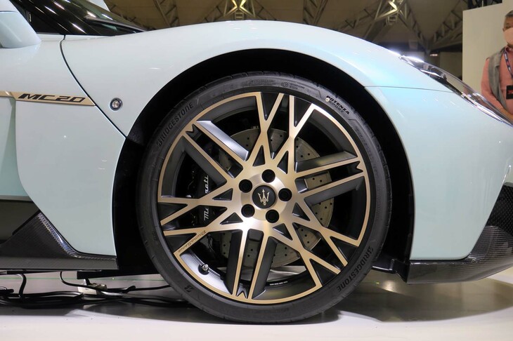 マセラティMC20チェロ