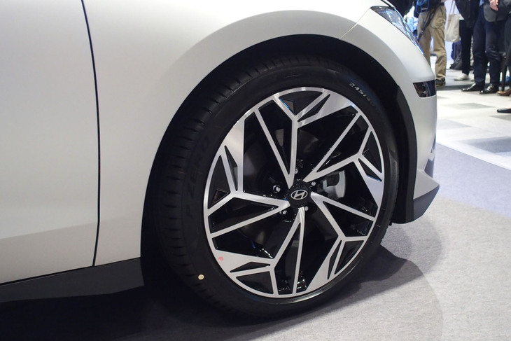 ヒョンデ・アイオニック6（フロントホイール）