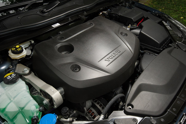 「V40 D4」に搭載される2リッターディーゼルターボエンジン。190psの最高出力と40.8kgmの最大トルクを発生する。