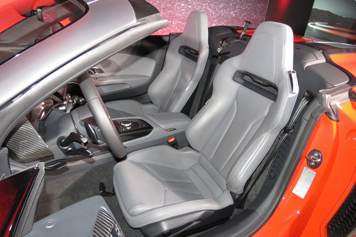 ハンドル位置は写真の左のほか、右も選択できる。