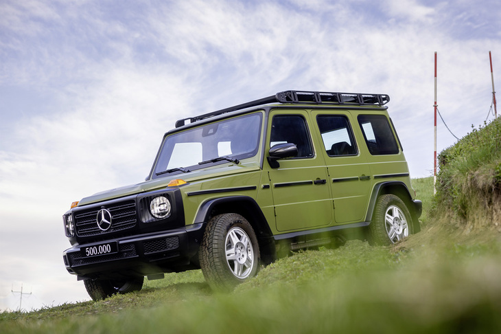 「メルセデス・ベンツGクラス」。ルーツが軍用車で価格が1844万円からというGクラスが、2024年度の銘柄別輸入車販売台数ベストテンの7位（5573台、1位は「BMW MINI」の1万7165台）。日本の輸入車市場の特殊性を物語る一例といえる。