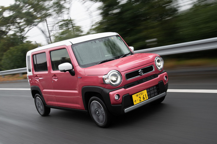 新型「ハスラー」のターボ車には、スズキの軽としては初となるアダプティブクルーズコントロールが装備される。