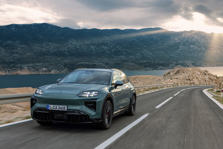 ポルシェ・カイエン ターボ エレクトリック