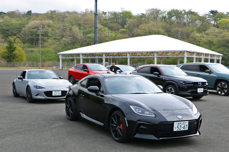 普段はなかなかできない人気車種同士の乗り比べを実現した「乗り比べ試乗会」では、「トヨタGR86」VS.「マツダ・ロードスターRF」のライトウェイト対決や、人気クロカン「トヨタ・ランドクルーザー」VS.「ジープ・ラングラー」の重量級対決など、興味深い組み合わせが見られた。