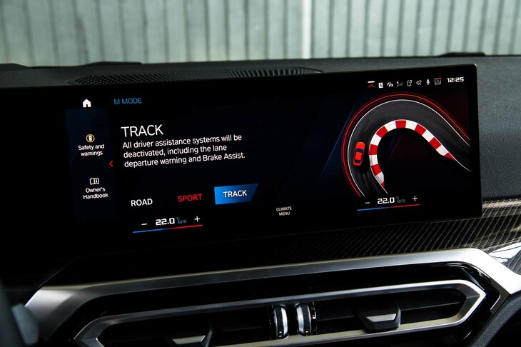 BMW M2（センターモニター）