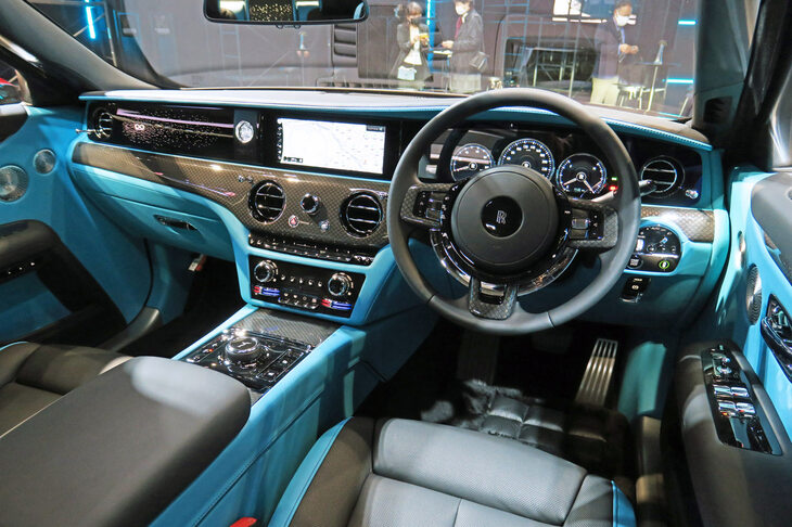 ロールス・ロイス・ブラックバッジ・ゴースト（インストゥルメントパネルまわり）