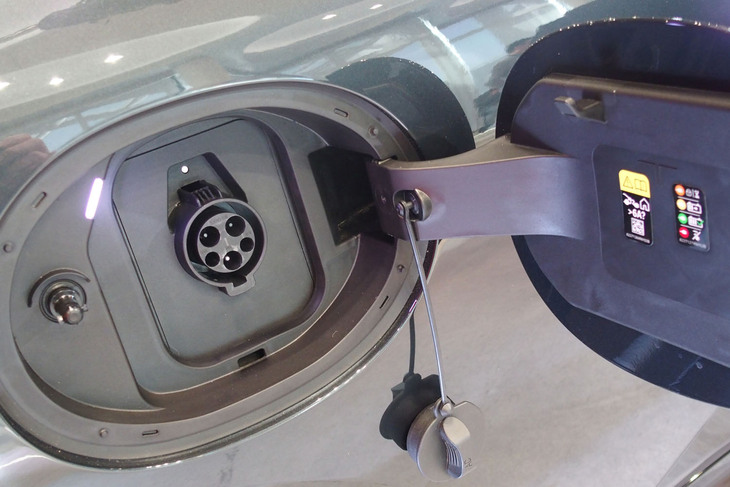 MINIジョンクーパーワークスE（給電口）