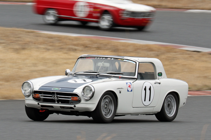 クリスタルカップの常連にして数少ない日本車である「ホンダS800」。いつもは善戦して上位に食い込むが、今回はリタイアに終わった。