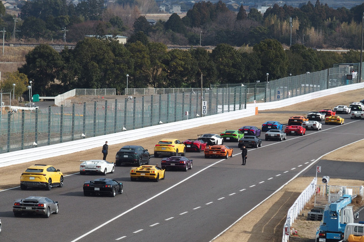 ギネス世界記録にチャレンジする「60th Anniversaryパレードラン」の様子。