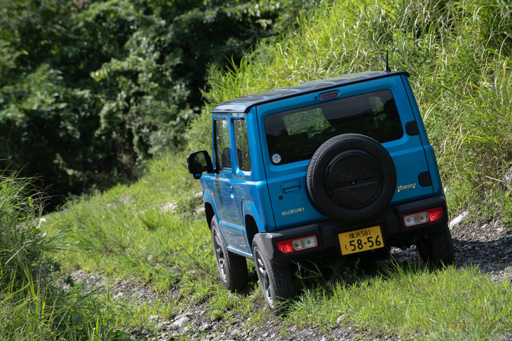 日本での発表、発売に続き、2018年のパリモーターショーで欧州仕様が発表された新型「ジムニー」。東南アジアに関しても2019年のフィリピン市場投入がすでに発表されており、海外からの注目も大いに高まっている。