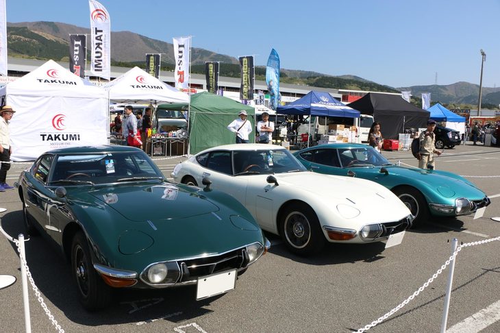 日本が誇る名車「トヨタ2000GT」は3台が展示され、注目を集めた。定番の白い車両だけでなく、グリーンのボディーカラーをまとった2台も……。当日は、2000GTの助手席ドライブが体験できるイベントも行われて好評を博した。