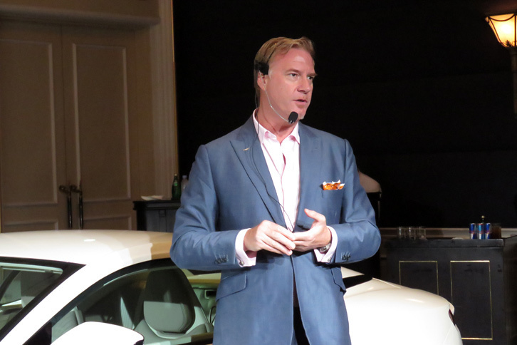 続いて、英アストンマーティンのマレック・ライヒマン副社長が登壇。「DB11」や、アストンマーティンの今後の展望について語った。