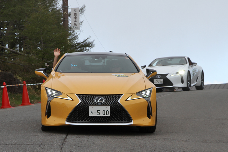 「レクサスLC500」と「同LC500h」も参加した。