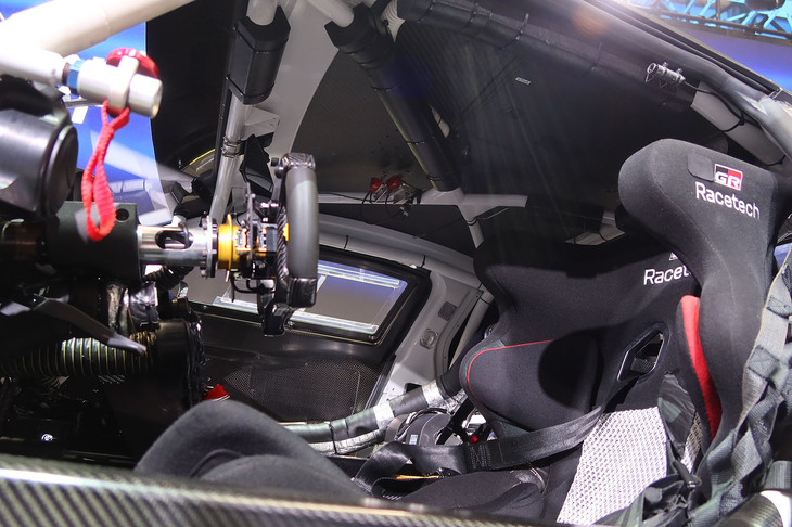 トヨタGR GT3（車内＜天井＞の様子）