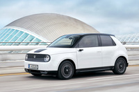 ホンダのコンパクトEV「ホンダe」。世界的な賞をいくつも獲得するなど、注目は集めているものの……。