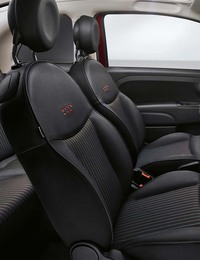 上質感を高めた「フィアット500／500C」限定発売の画像