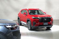 2023年12月に正式発表予定の新型コンパクトSUV「WR-V」。開発コンセプトは「VERSATILE FREESTYLER（バーサタイル フリースタイラー）」で、多様なライフスタイルやニーズに適応し、自分らしく生きる人に寄り添うことができるクルマを目指したという。