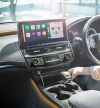 マイナーチェンジを機に12.3インチの「T-Connect SDナビゲーションシステム」が与えられるなど、現代的な機能強化が図られた「クラウン」。とはいえ、問題はボディータイプという根本的な点にあり、その方針転換が迫られている。