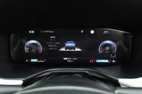 メーターパネルは10.25インチの液晶タイプ。エントリーグレード「スポーツ」には7インチのものが採用されている。