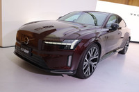 「ES90」には、リアモーター搭載の2WD車と前後計2基のモーターで駆動する4WD車がラインナップされる。